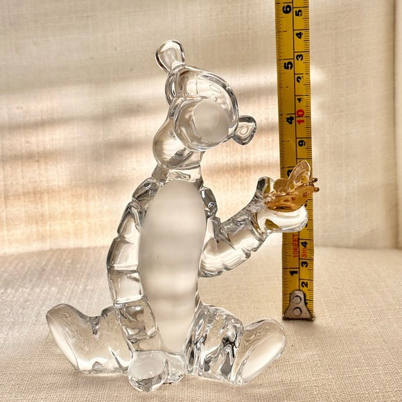 Lenox Winnie the Pooh Collection Disney Tigger with Gold Butterfly Figurine - Picture 6 of 12